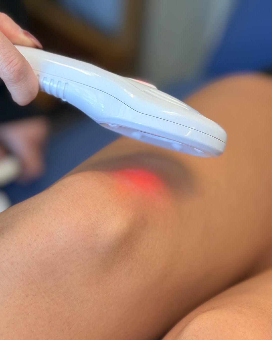 Cold laser therapy applied to a patient’s knee at Simi Valley Spine & Wellness