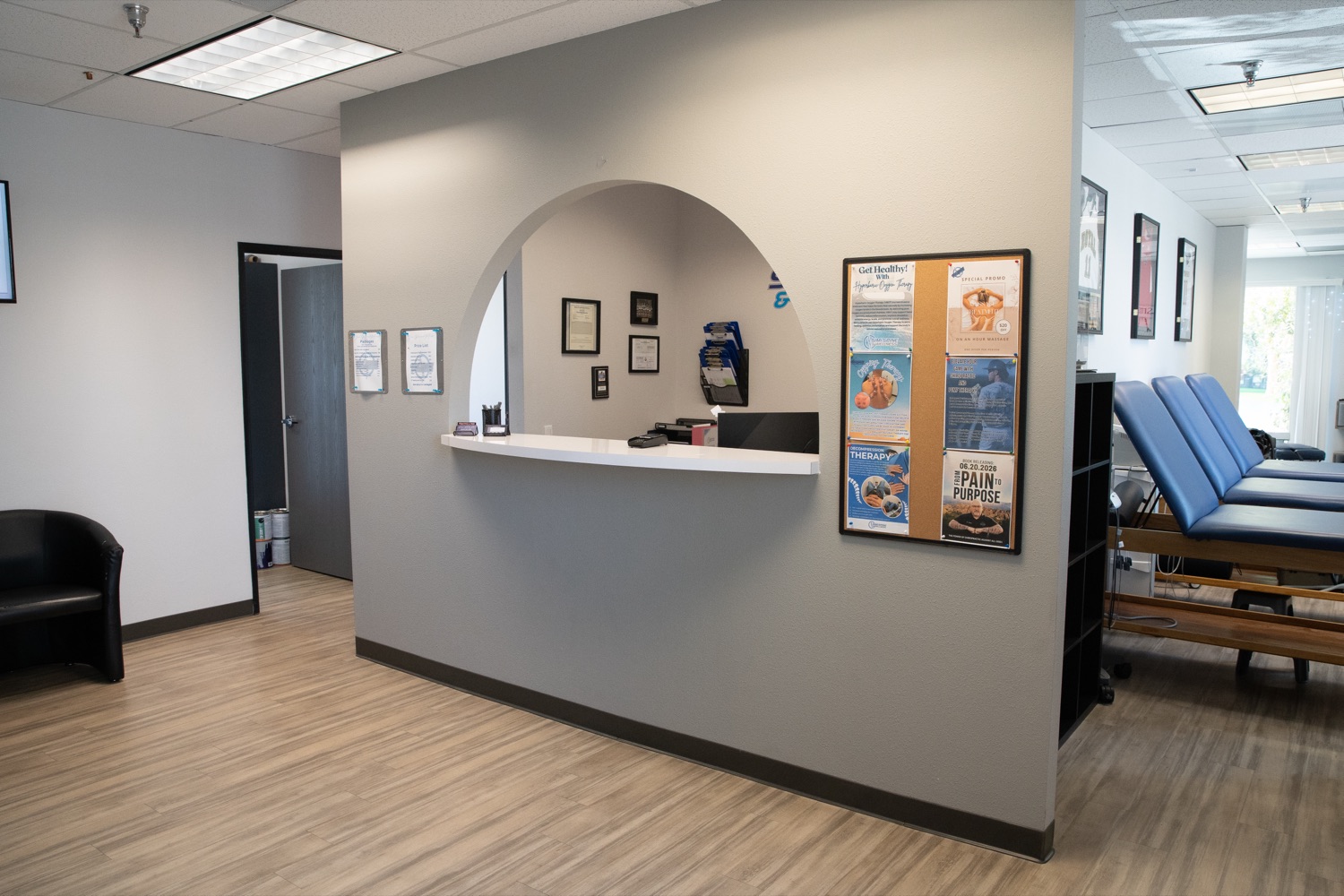 The reception desk at Simi Valley Spine & Wellness